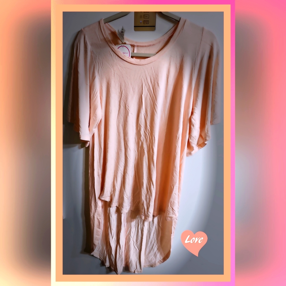 Sweet Lindsey Pastel Peach 🍑  short sleeve Asymmetrical t-shirt. Size Medium